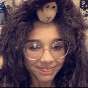 Meet your Posher, Chloe